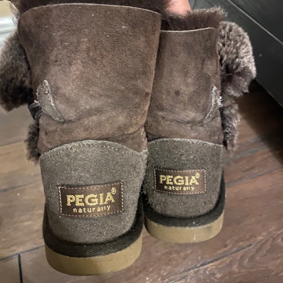 Pegis toddler Girls ugg like Boots sz 13 - Picture 2 of 6